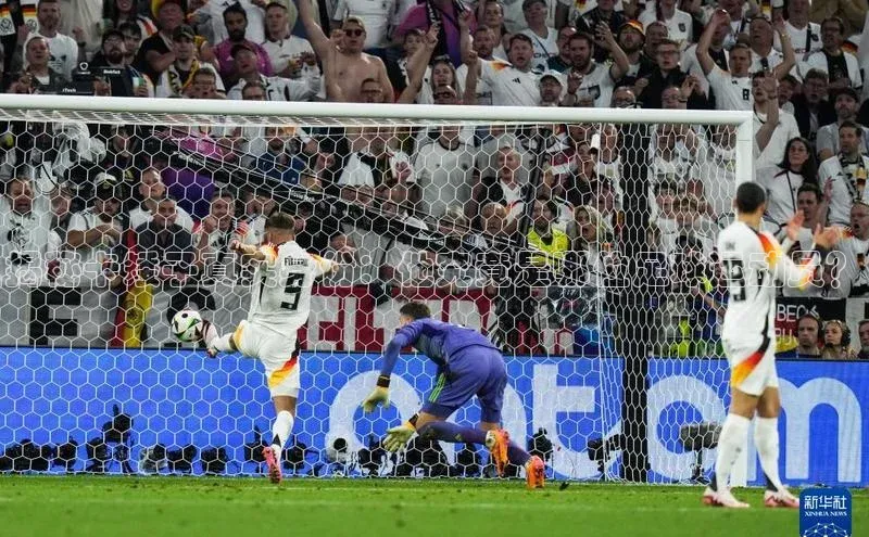 2121非凡体育光魔科技揭秘卡矮子真实身份：他究竟是哪位足球运动员？